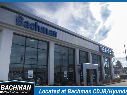 Used 2025 Hyundai Elantra SEL image 1