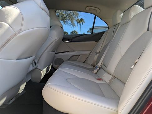 Used 2022 Toyota Camry XLE image 12