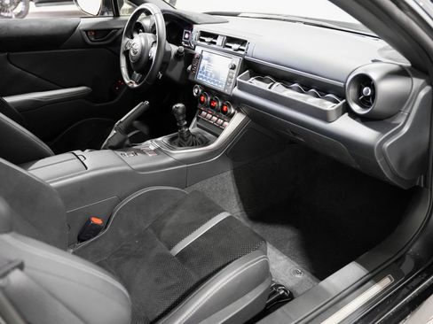 Used 2024 Toyota GR86 Premium image 23