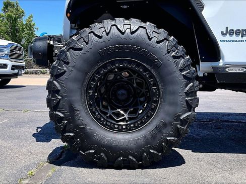 Used 2023 Jeep Wrangler Unlimited Rubicon 4xe w/ Steel Bumper Group AWD/4WD image 8