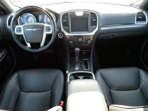 Used 2013 Chrysler 300 C w/ Light Group image 10