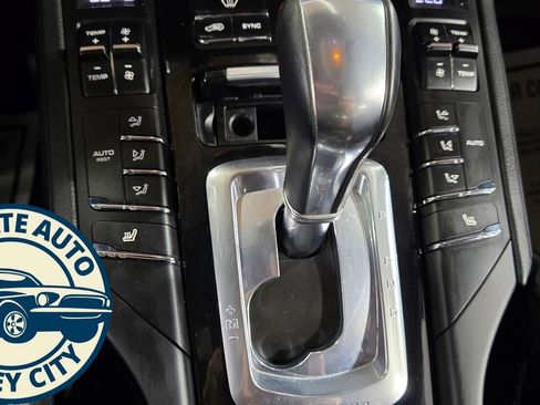 Used 2018 Porsche Cayenne Platinum Edition image 17