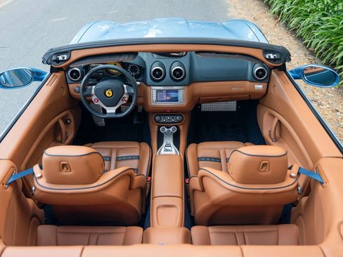 Used 2010 Ferrari California image 13