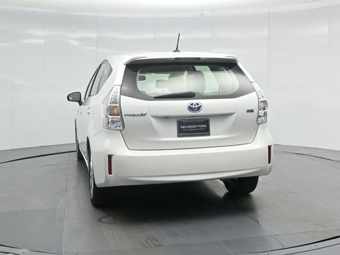 Used 2014 Toyota Prius V Five image 26