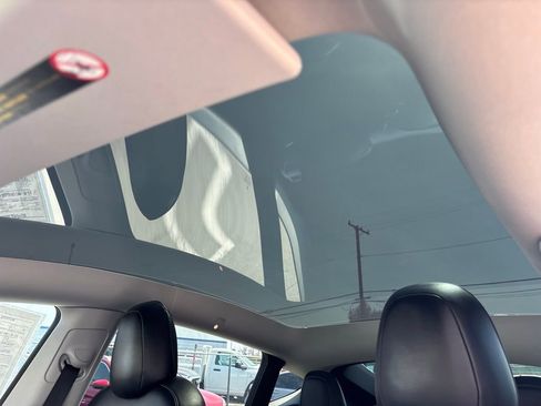 Used 2023 Tesla Model Y Performance image 12