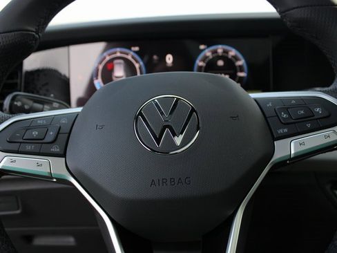 New 2025 Volkswagen Tiguan SE R-Line image 15