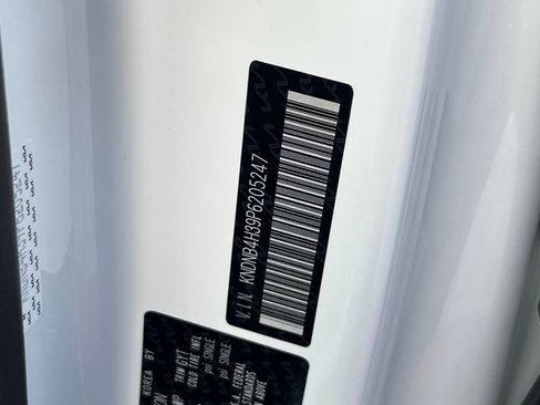 Used 2023 Kia Carnival LX image 23