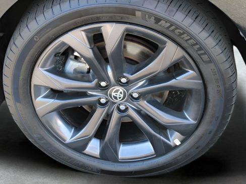 Used 2025 Toyota Sienna XSE FWD image 2