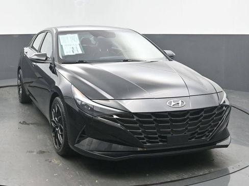 Used 2023 Hyundai Elantra Limited image 8