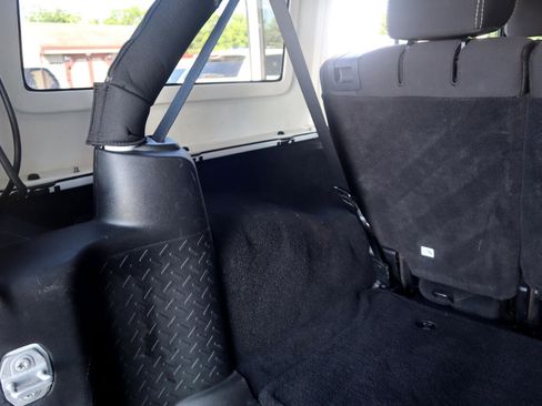 Used 2015 Jeep Wrangler Unlimited Sahara w/ Connectivity Group image 41