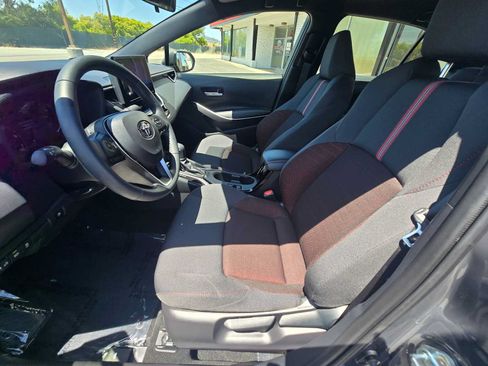 Used 2025 Toyota Corolla SE w/ Convenience Package FWD image 21