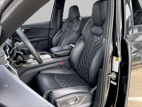 Used 2023 Audi SQ7 Prestige w/ Prestige Package AWD/4WD image 7