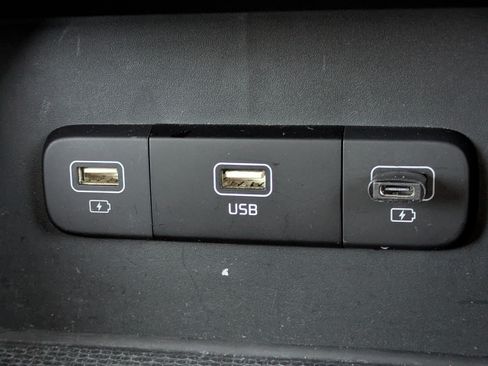 Used 2024 Kia Carnival LX FWD image 24