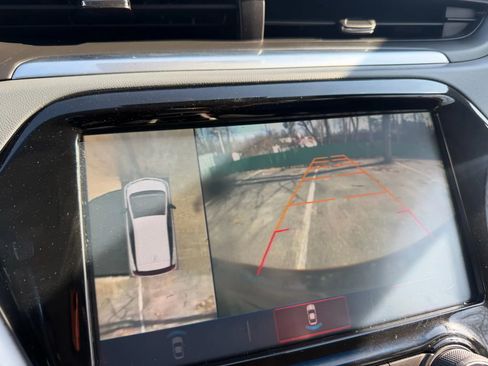 Used 2017 Chevrolet Bolt Premier w/ Driver Confidence II Package image 33