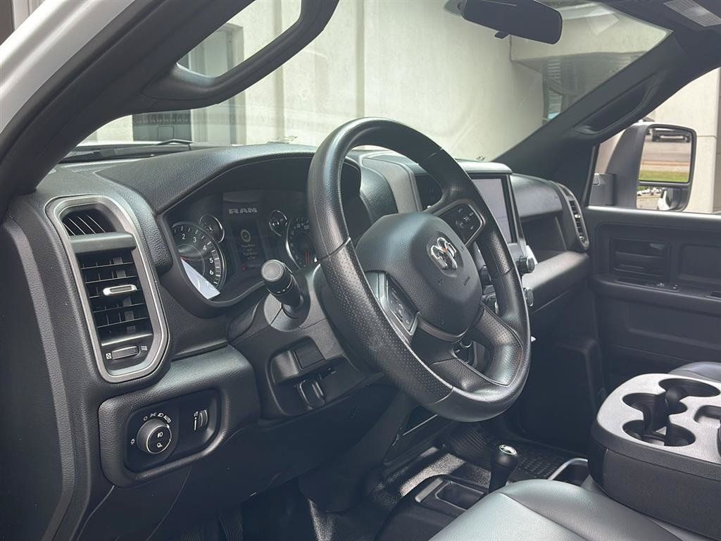 Used 2024 RAM 3500 Tradesman w/ Chrome Appearance Group AWD/4WD image 8