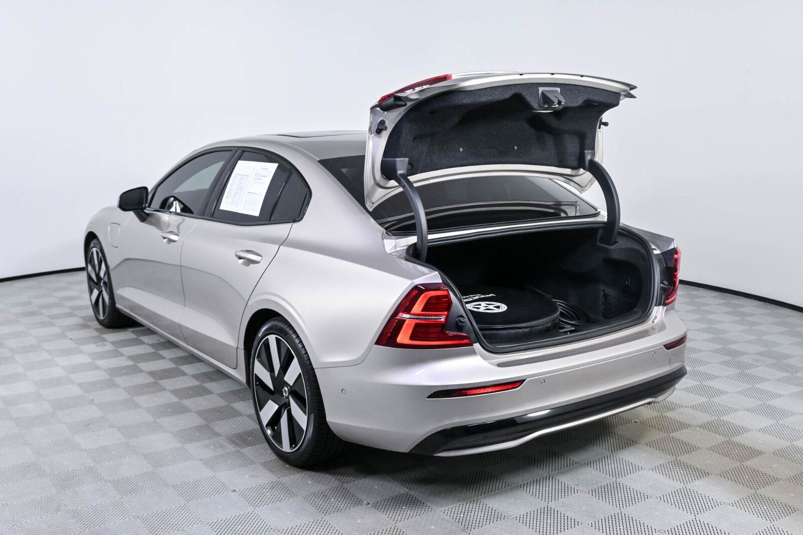 Certified 2024 Volvo S60 T8 Ultimate w/ Climate Package AWD/4WD image 31