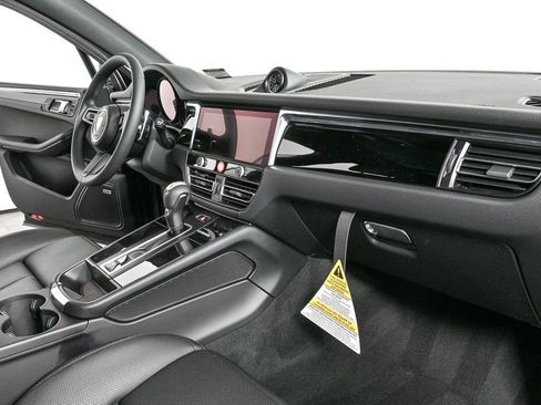 Certified 2026 Porsche Macan image 25