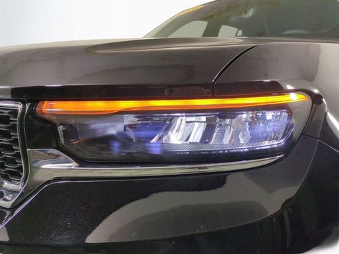 Used 2025 Jeep Grand Cherokee Limited w/ Luxury Tech Group II image 10