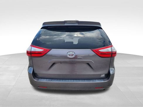 Used 2019 Toyota Sienna LE AWD/4WD image 8