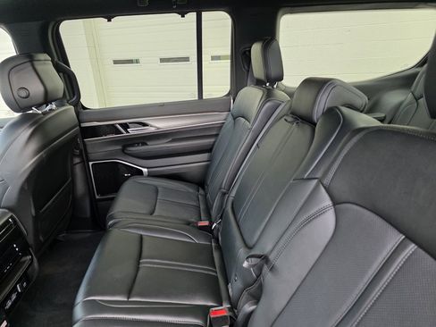 New 2025 Jeep Wagoneer Series III w/ Premium Group I image 37