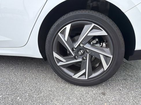 Certified 2025 Hyundai Elantra SEL image 19