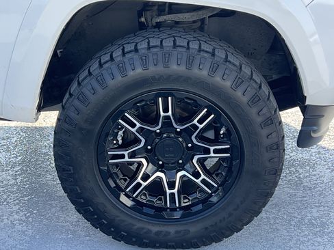 Used 2017 Toyota Tacoma SR5 w/ SR5 Appearance Package (SM) image 14