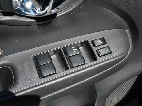 Used 2015 Nissan Versa SV image 12