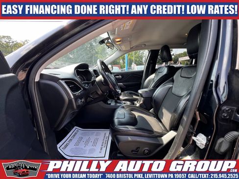 Used 2019 Jeep Cherokee Latitude Plus AWD/4WD image 9