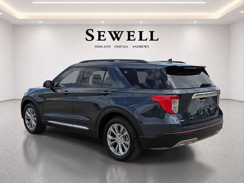Used 2022 Ford Explorer XLT w/ Equipment Group 202A RWD image 3