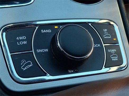 Used 2020 Jeep Grand Cherokee Overland image 25