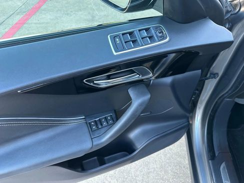 Used 2017 Jaguar F-PACE R-Sport image 32