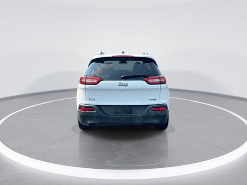 Used 2015 Jeep Cherokee Latitude FWD image 8