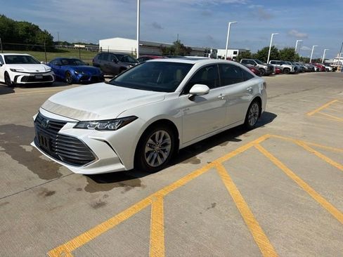 Used 2021 Toyota Avalon XLE w/ Moonroof Package FWD image 3