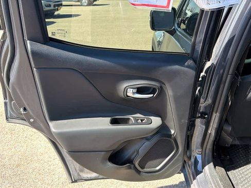 Used 2023 Jeep Renegade Altitude AWD/4WD image 20