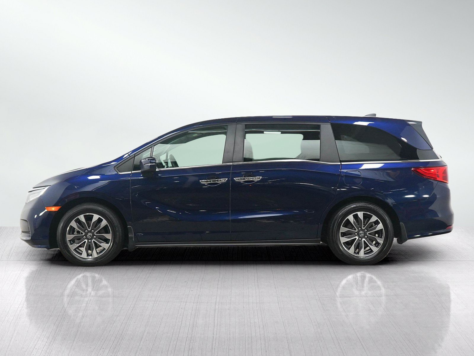 Used 2024 Honda Odyssey EX-L image 2