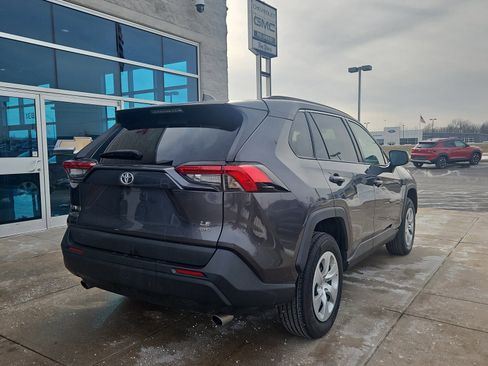 Used 2021 Toyota RAV4 LE image 4