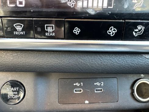 Used 2024 Nissan Rogue SV FWD image 9