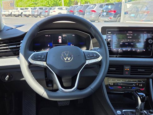 Used 2026 Volkswagen Jetta SE FWD image 21