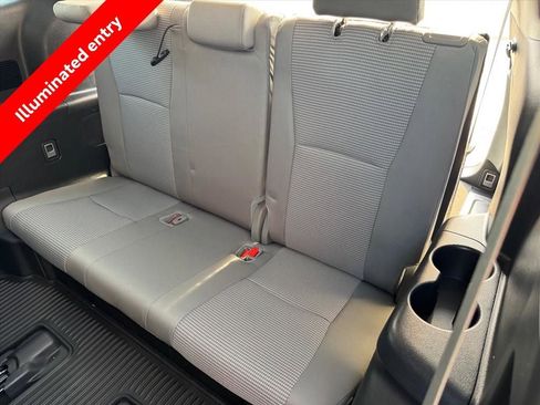 Used 2024 Toyota Highlander LE AWD/4WD image 13