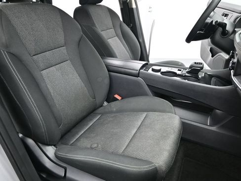 Used 2024 Nissan Rogue SV AWD/4WD image 6