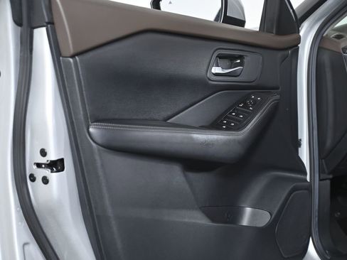 Certified 2023 Nissan Rogue SV image 30