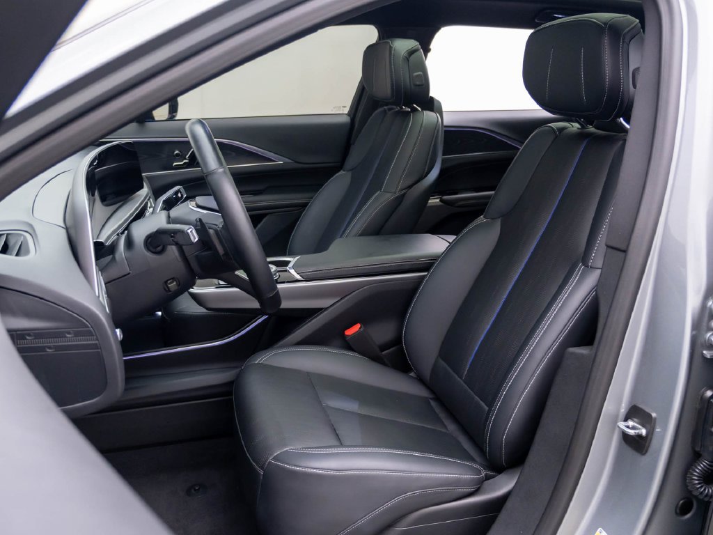 Used 2024 Cadillac Lyriq Sport AWD/4WD image 15