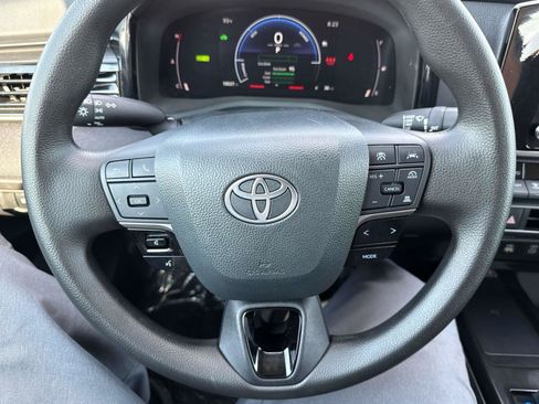 Used 2026 Toyota Camry Hybrid FWD image 26