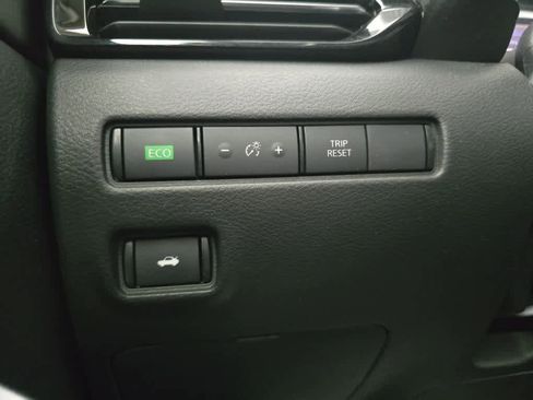 Used 2023 Nissan Sentra SR w/ Trunk Package image 33