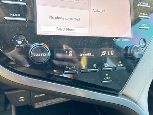 Used 2019 Toyota Camry SE FWD image 25