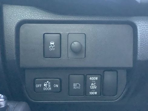 Used 2022 Toyota Tacoma TRD Off-Road w/ Technology Package AWD/4WD image 16