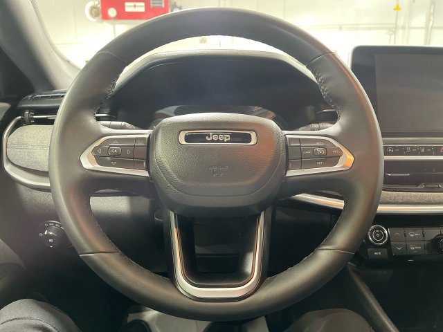 Certified 2025 Jeep Compass Latitude AWD/4WD image 15