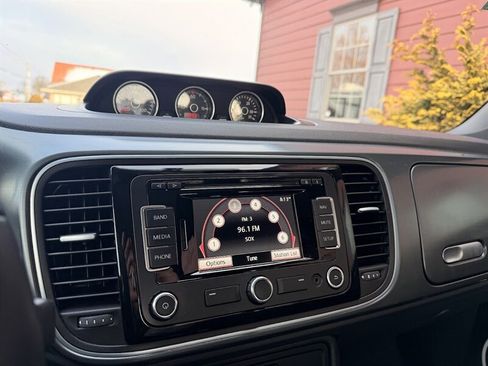 Used 2014 Volkswagen Beetle R-Line image 11