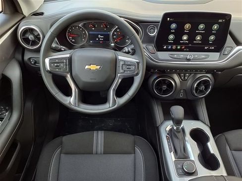 Used 2026 Chevrolet Blazer LT FWD image 6
