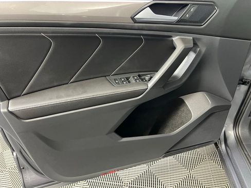 Used 2023 Volkswagen Tiguan SE R-Line image 23